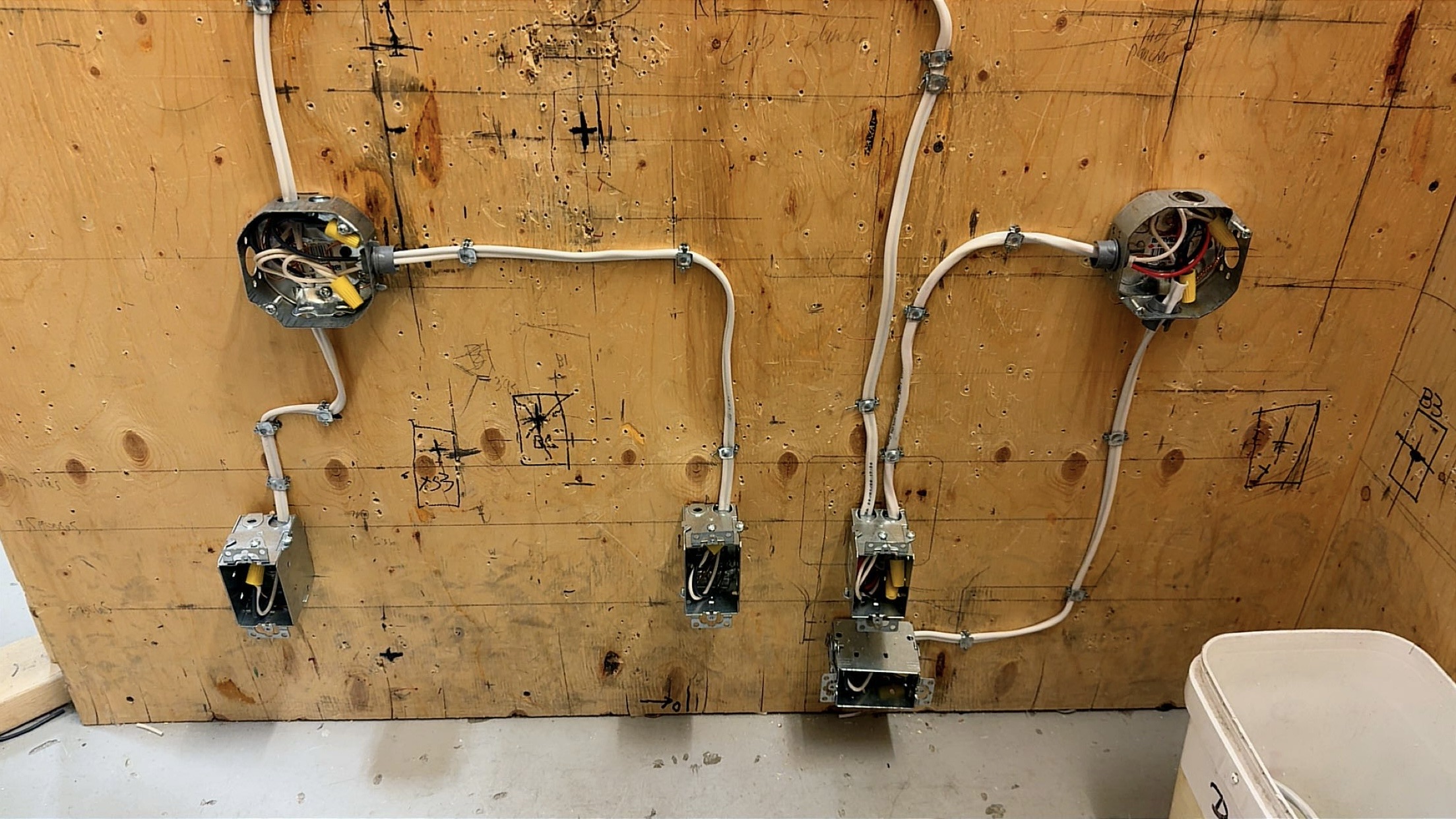 Cheminement de câblage et boîtes électriques — projet de formation DEP